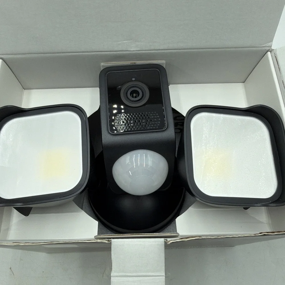 Wyze Cam Floodlight V2 Motion-Activated 2K HD Color Night Vision Camera